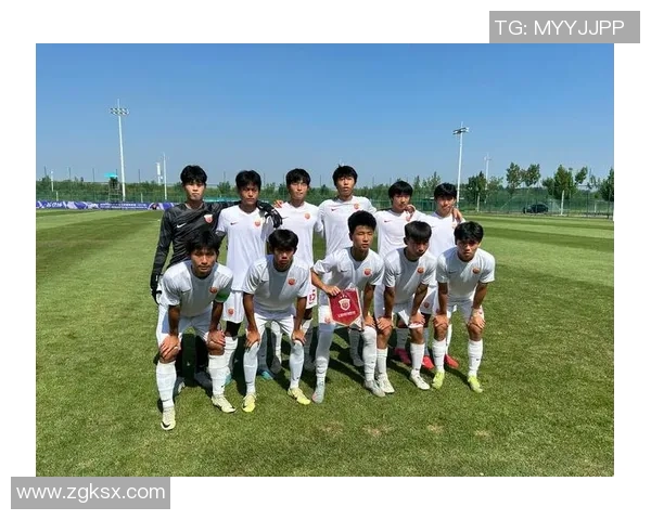 上海足球队逆袭之路揭秘：从低谷到巅峰的奋斗与荣耀